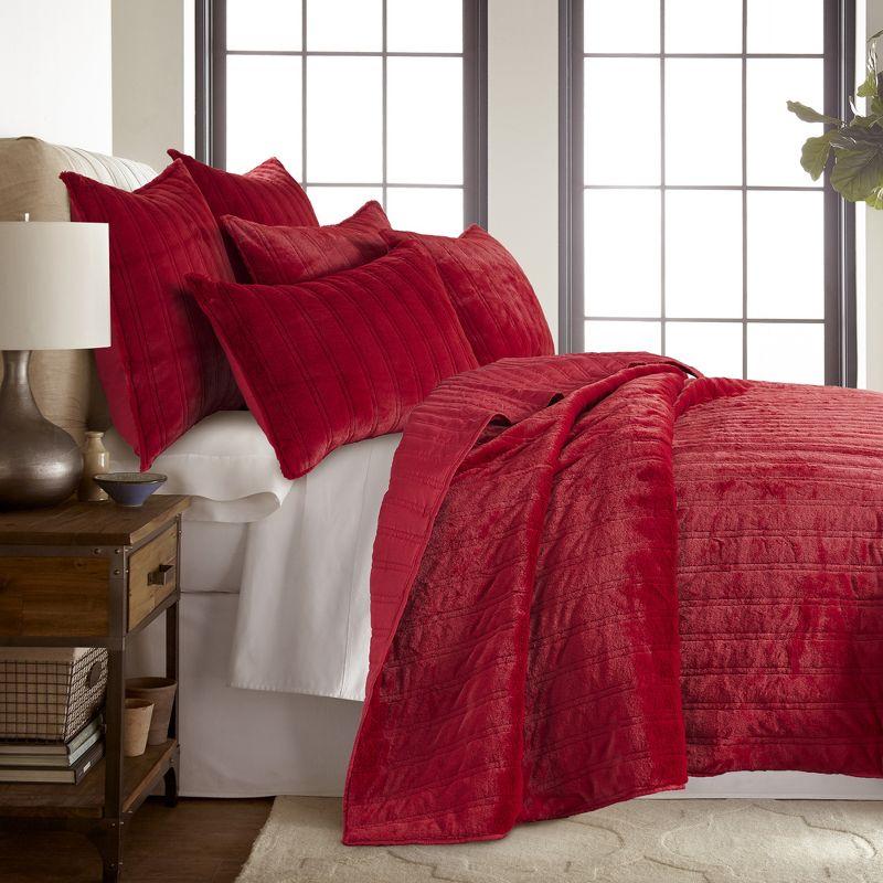 Red Faux Fur Reversible Full Quilt