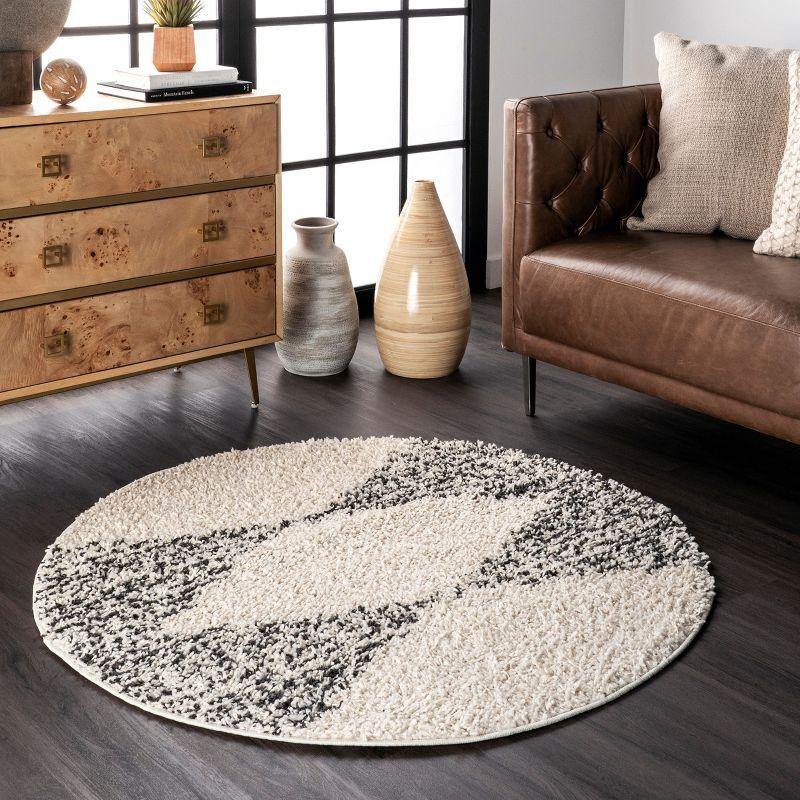 Nuloom Bria Trellis 4 Round Accent Shag Indoor Area Rug for Living Room Bedroom Dining Room Nursery Entryway, Off White/Charcoal