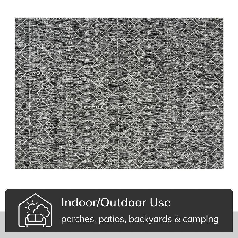 Nors Dark Grey Indoor/Outdoor Flat-Weave Pile Nordic Lattice Pattern Area Rug (6'7" x 9'3")