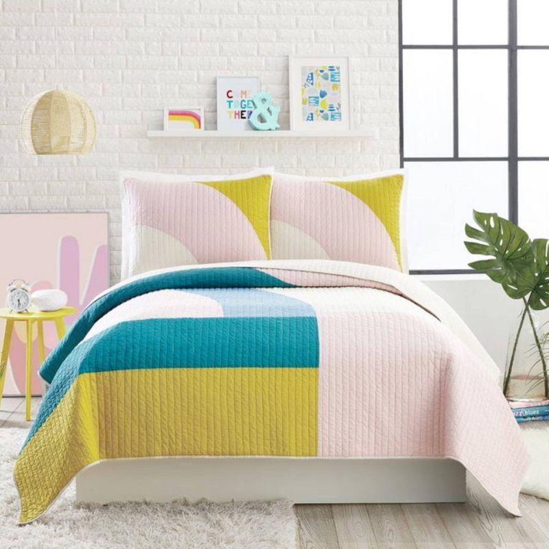 Modshapes Pink and Multicolor Cotton King Quilt Set