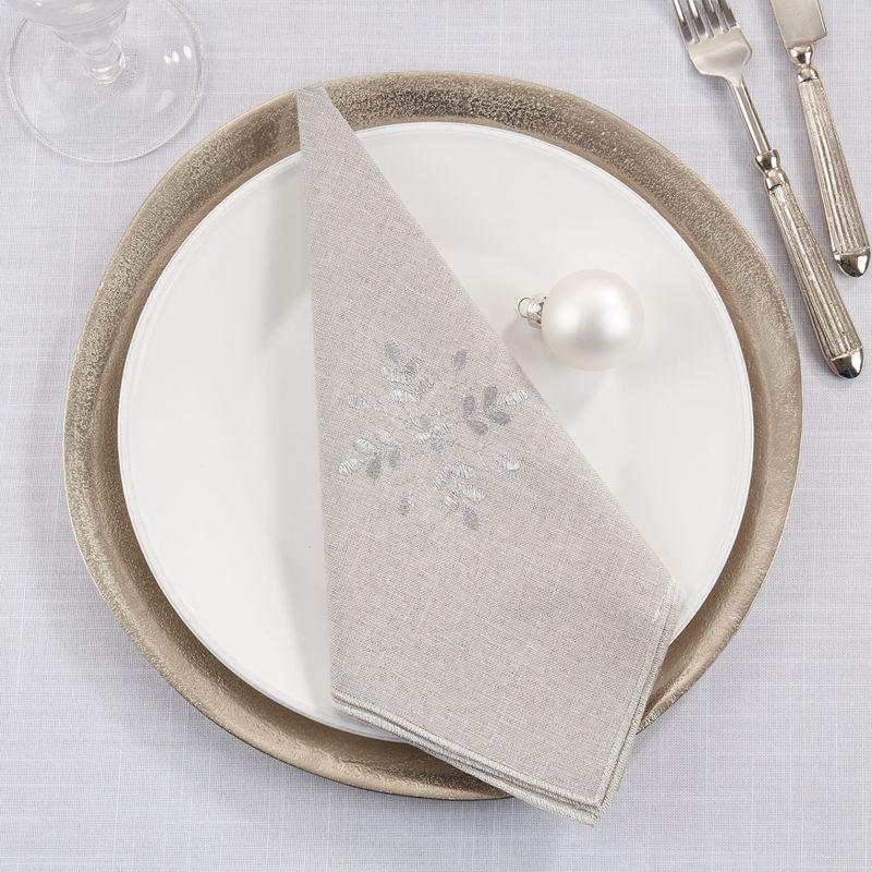 Saro Lifestyle Table Napkins With Snowflake Design (Set of 4)