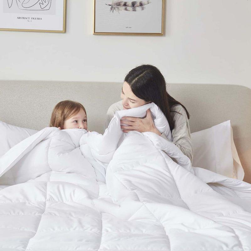 Nestl All Season Solid Lightweight Down Alternative Comforter