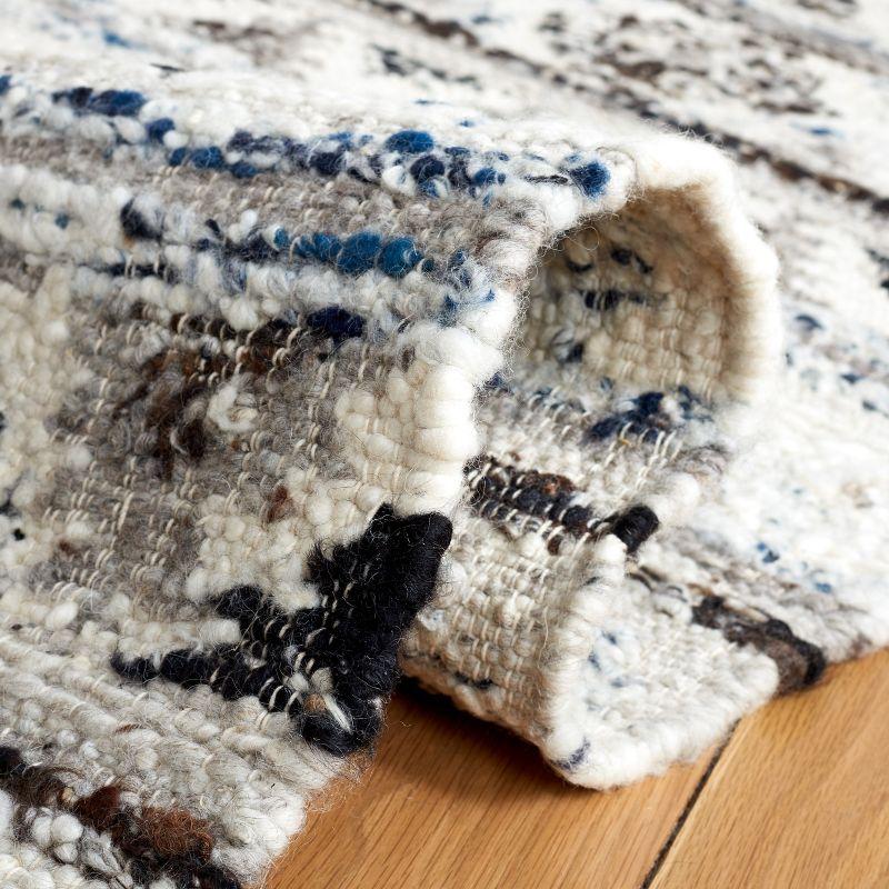 Manhattan MAN353 Hand Woven Area Rug - Ivory/Black - 4'x6' - Safavieh.