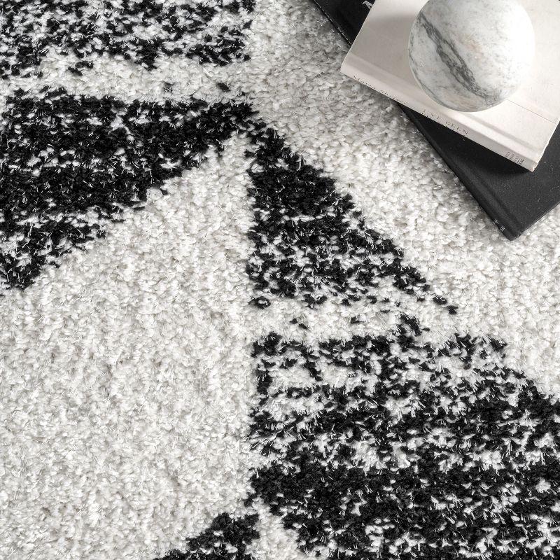 Nuloom Avery Herringbone Cozy Shag Black & White Indoor Area Rug