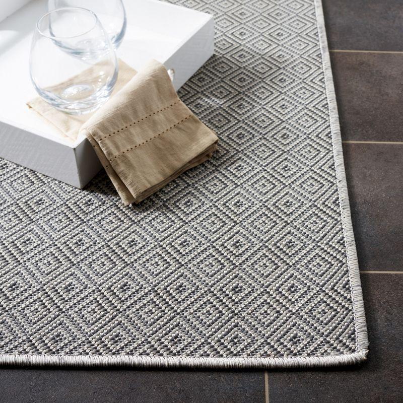 Hampton HTN230 Indoor/Outdoor Machine Made Area Rug - 5'1"x7'6" - Grey - Safavieh