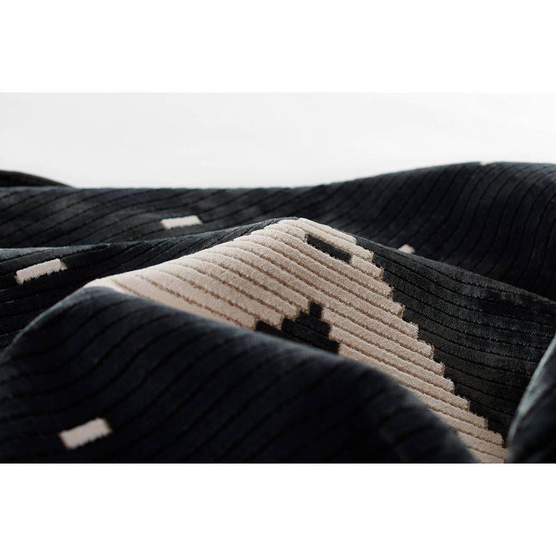 Momeni Noho Levi Machine Loomed Rug Black