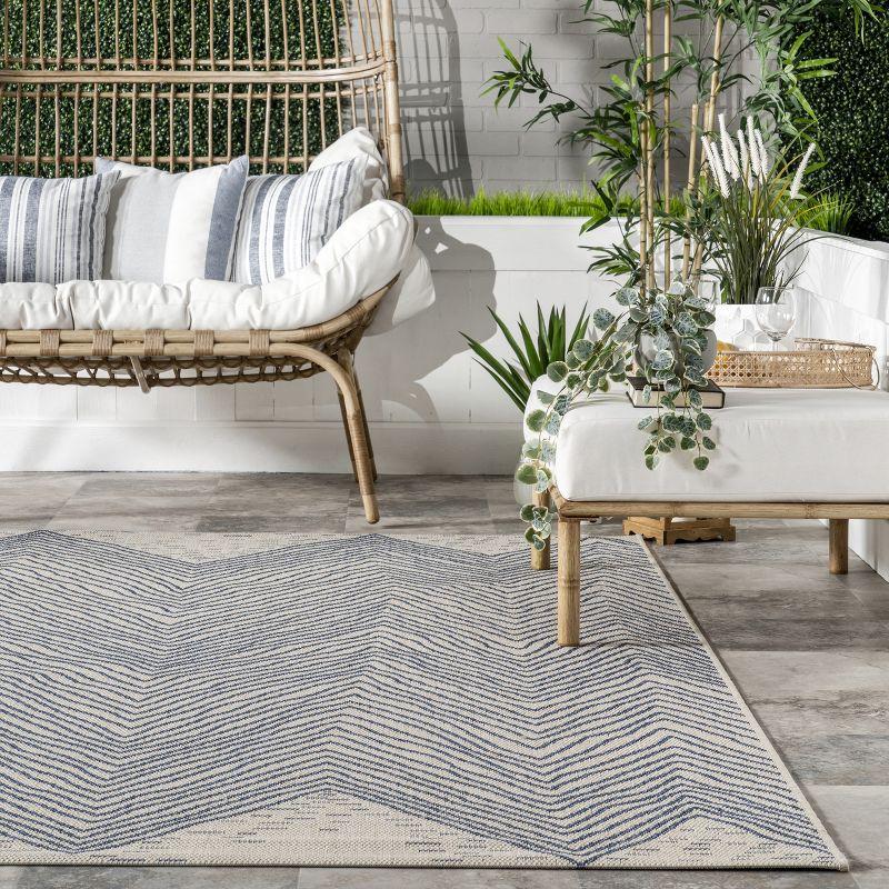 nuLOOM Carina Chevron Waves Indoor/Outdoor Area Rug