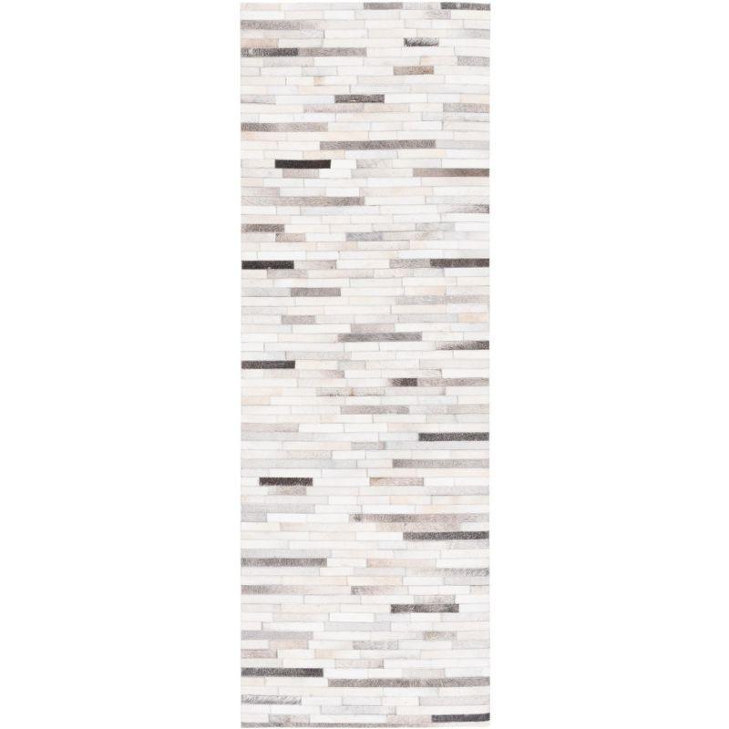 Studio Leather STL809 Hand Woven Runner Rug - Ivory/Grey - 2'3"x7' - Safavieh.