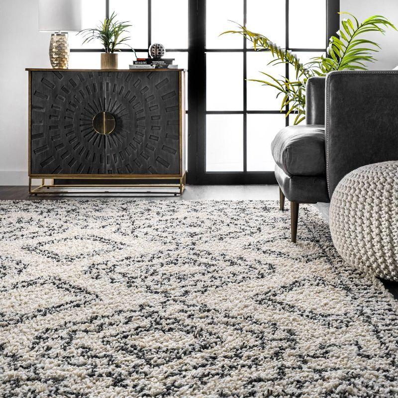 Nuloom Lacey Trellis 2x3 Accent Shag Indoor Area Rug for Living Room Bedroom Dining Room Nursery Entryway, Off White/Charcoal
