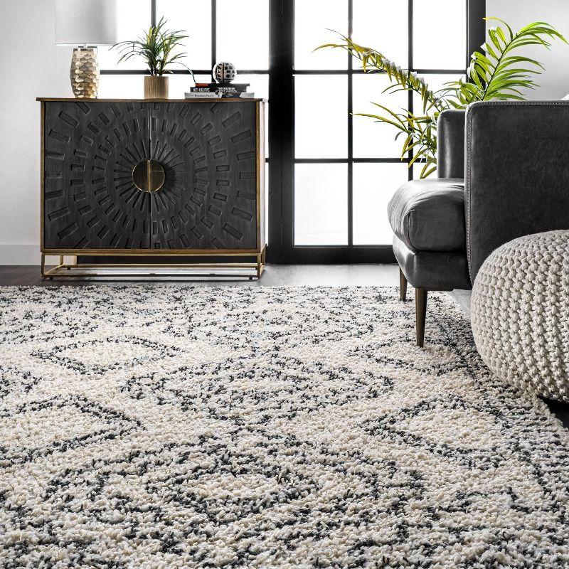 Off-White Moroccan Geometric Shag Area Rug 4' x 6'