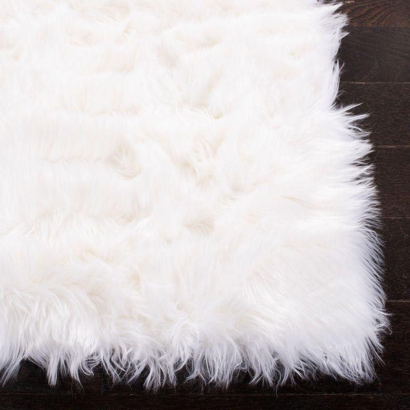 Faux Sheep Skin FSS235 Power Loomed Indoor Accent Rug - Ivory - 2'6"x4' - Safavieh