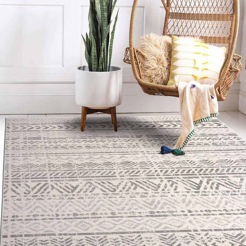 Elegant Gray Geometric 5'x7' Synthetic Reversible Area Rug