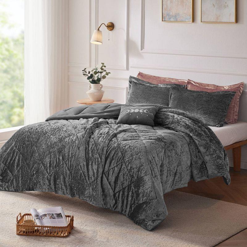 Felicia Crushed Velvet Quilted Duvet Set with Throw Pillow