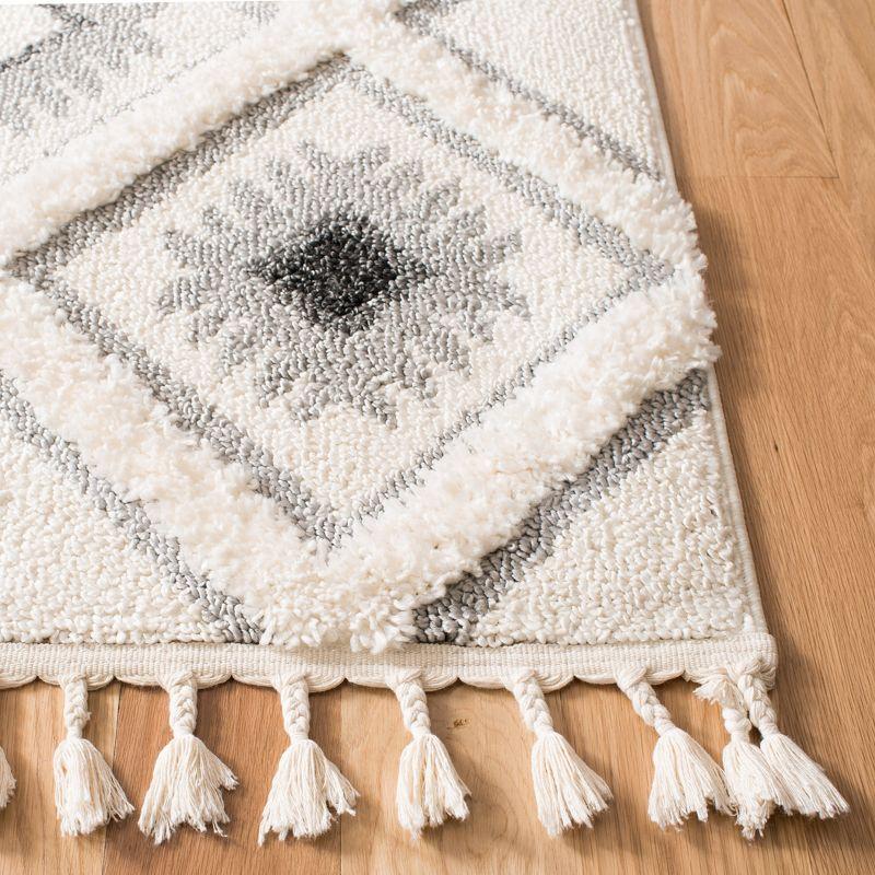 Ivory/Grey Diamond Braided 4' x 6' Handmade Shag Rug