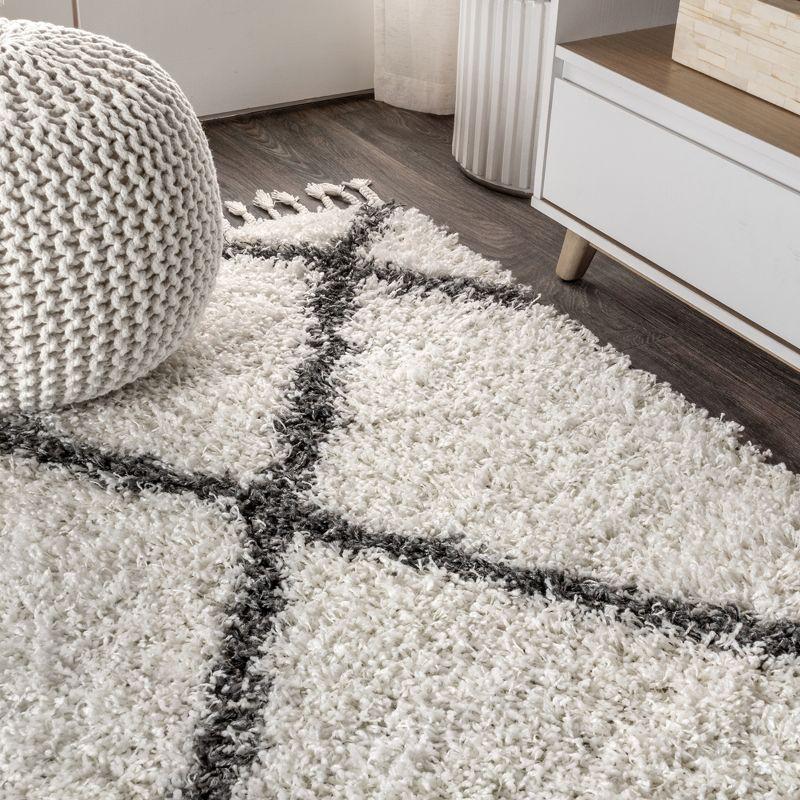 Reversible Moroccan Geometric Trellis Grey/Cream Shag Rug - 3x5 Feet