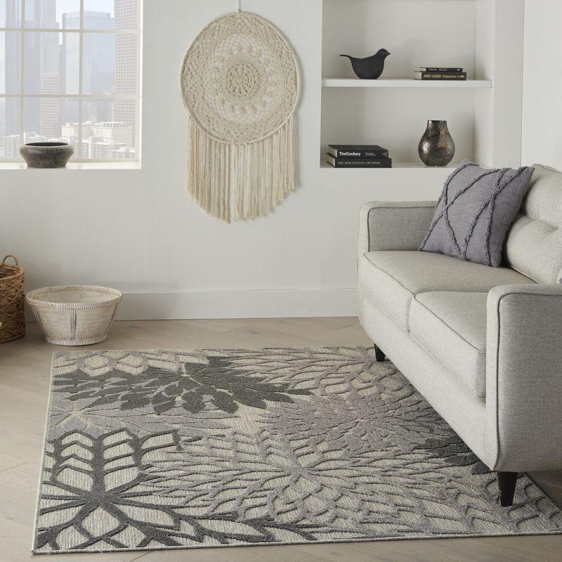 Aloha Silver Grey Floral Modern 5'3" x 7'5" Indoor/Outdoor Rug