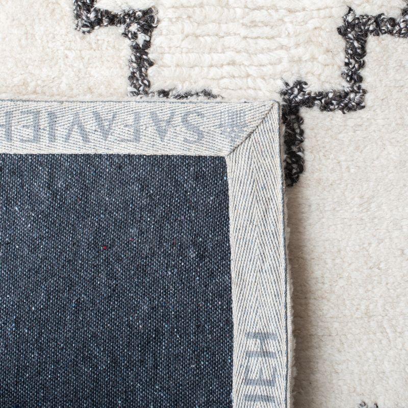 Casablanca CSB205 Hand Tufted Area Rug - Ivory/Black - 5'x8' - Safavieh.