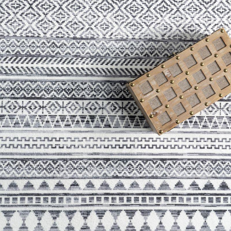 Nuloom Kira Pet Friendly Machine Washable Geometric Area Rug, 2' x 3', Grey
