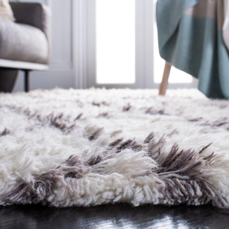 Kenya KNY712 Hand Knotted Area Rug - Ivory/Grey - 6'x9' - Safavieh