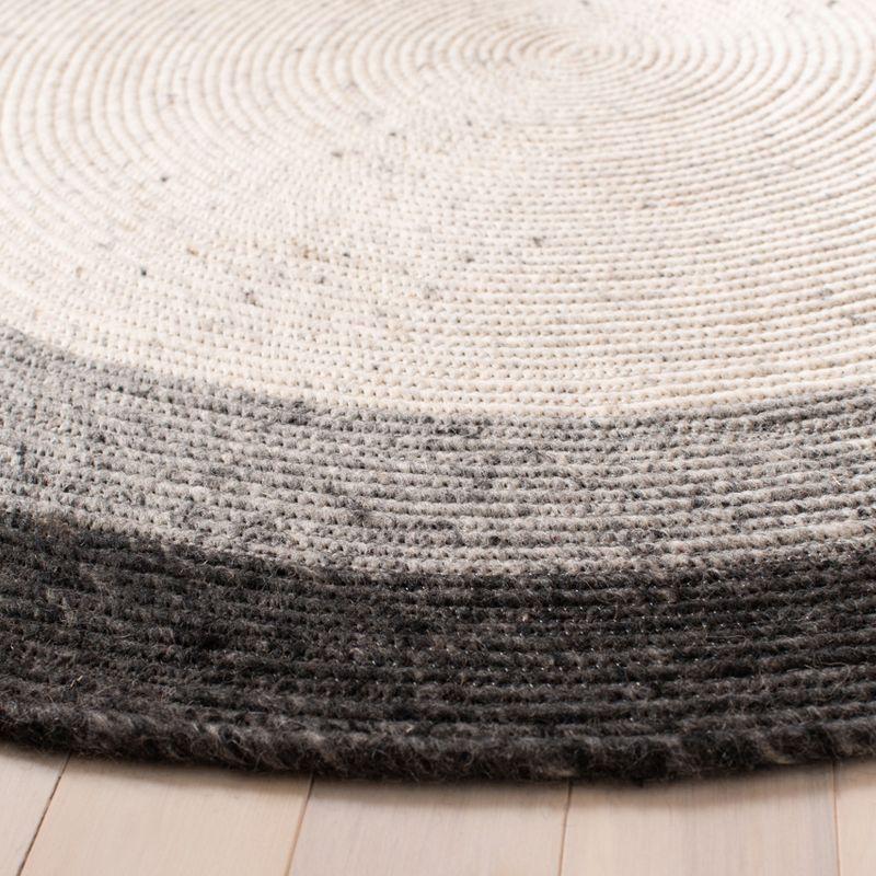 Braided BRD903 Hand Woven Indoor Area Rug - Grey/Ivory - 8'x10' Oval - Safavieh