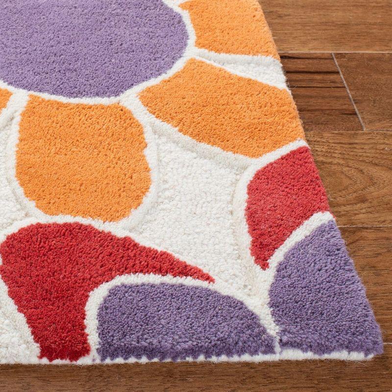 Safavieh Kids SFK923 Hand Tufted Area Rug - Ivory/Gold - 5'x5' - Safavieh.