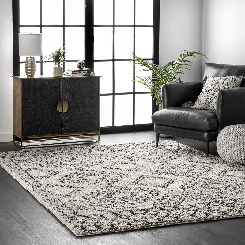 Nuloom Lacey Trellis 2x3 Accent Shag Indoor Area Rug for Living Room Bedroom Dining Room Nursery Entryway, Off White/Charcoal
