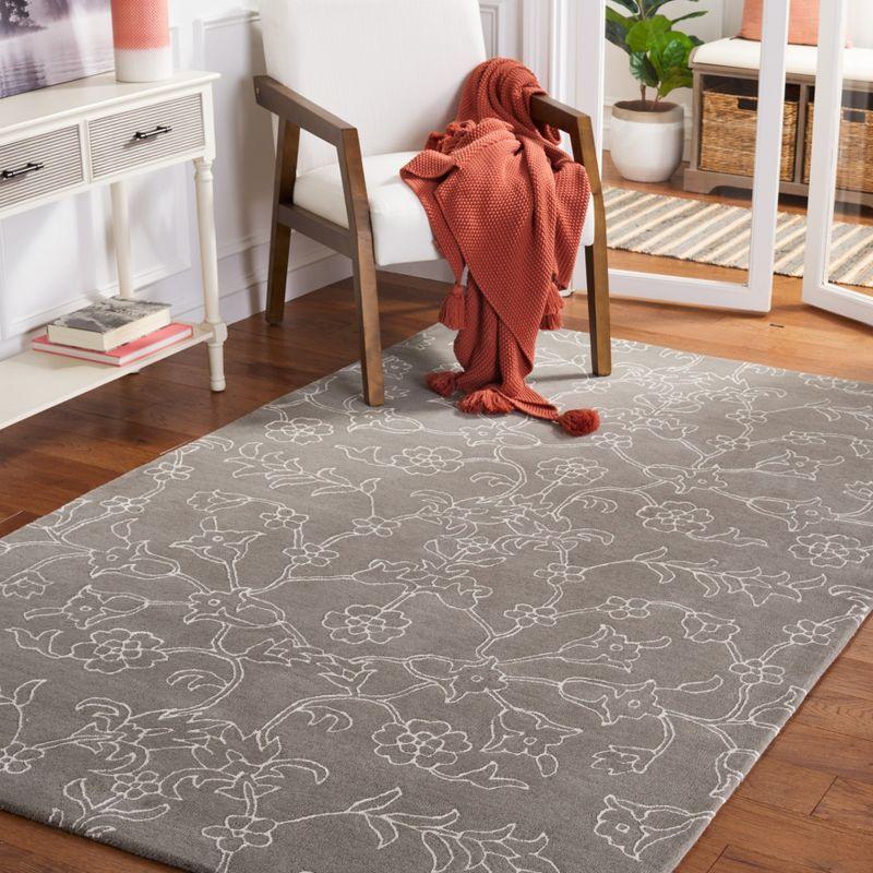 Dark Grey and Ivory Floral Wool Silk 4' x 6' Area Rug