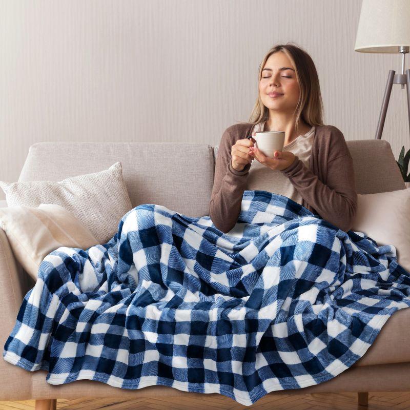 Pavilia Hand Woven Throw Blanket