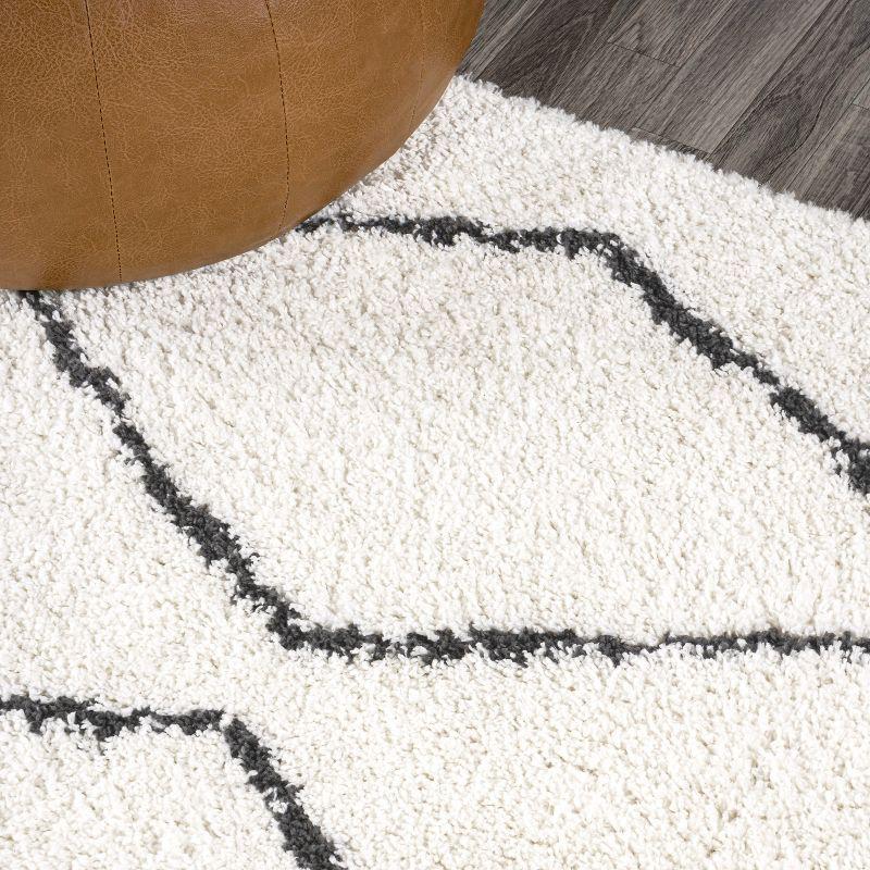 Catala Moroccan Diamond Shag 3'x5' Black and White Area Rug