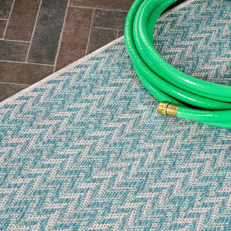 Chevron Modern Concentric Squares Indoor/Outdoor Area Rug - JONATHAN Y