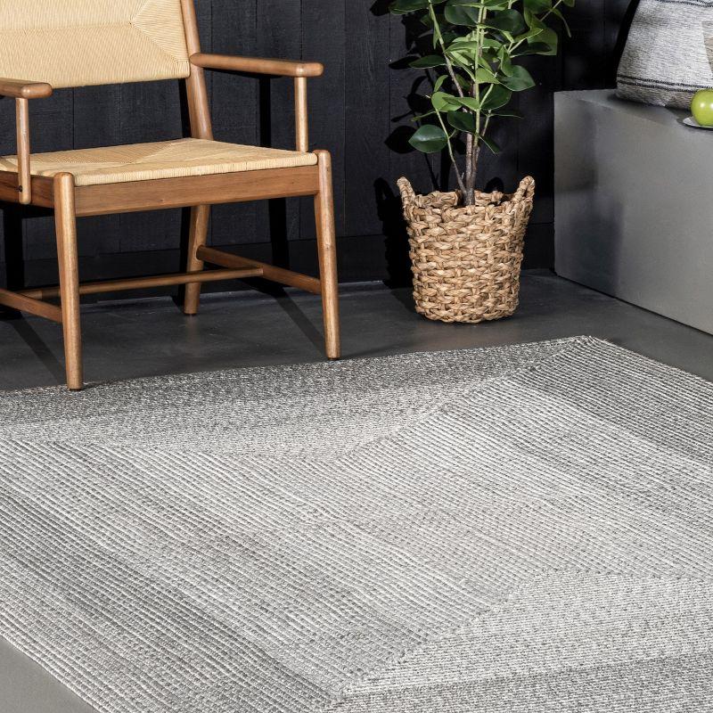 Nuloom Jayda Braided Gradience Indoor/Outdoor Outdoor - Light Gray 4' x 6'
