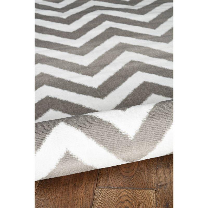 4'8"x7'6" Capri Chevron Rug Gray/Off White - Linon: Farmhouse Style, Indoor, Low Pile, Tufted & Hooked