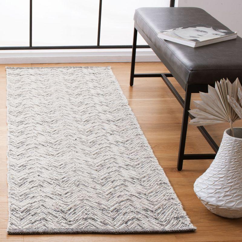 Kilim KLM401 Hand Woven Runner Rug - Grey/Beige - 2'3"x7' - Safavieh