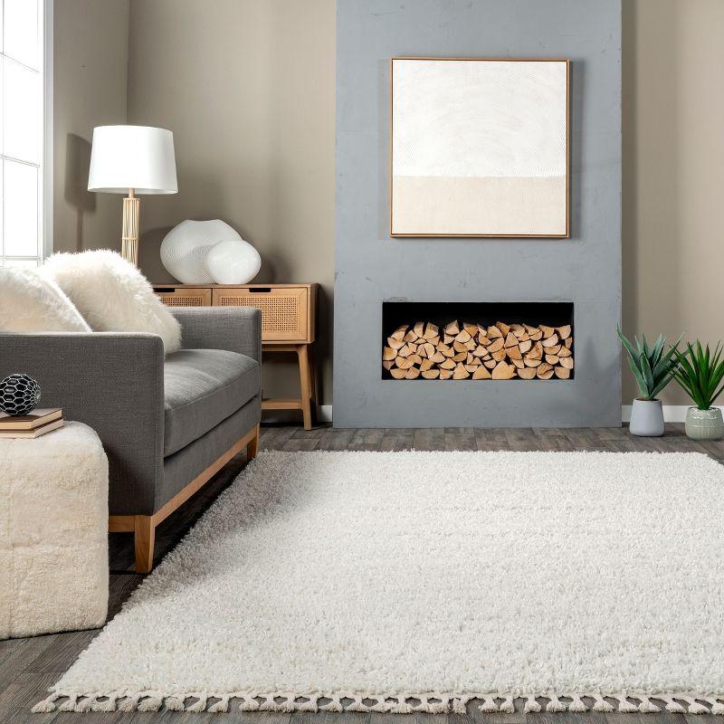 Nuloom Neva Solid 5x8 Shag Indoor Area Rug for Living Room Bedroom Dining Room Nursery, Ivory