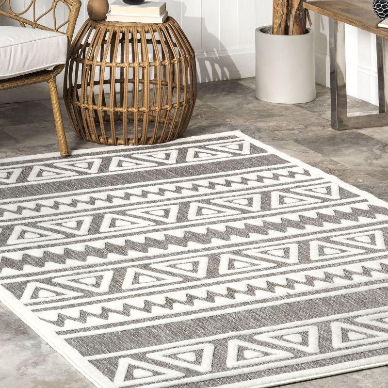 Nuloom Lanelle Geometric 5x8 Indoor/Outdoor Area Rug for Living Room Patio Deck Front Porch Kitchen, Grey/Ivory