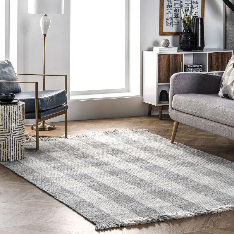 Ellis Farmhouse Plaid 5'x8' Gray Synthetic Easy-Care Area Rug