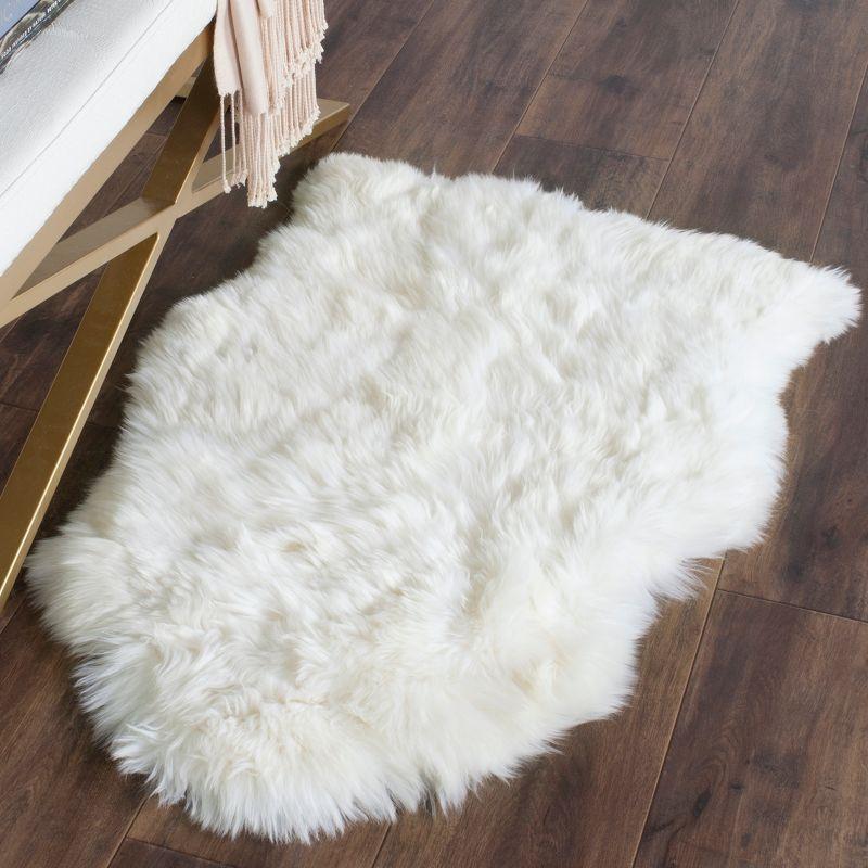 Sheep Skin SHS211 Hand Woven Accent Rug - Natural/White - 2'x3' - Safavieh.