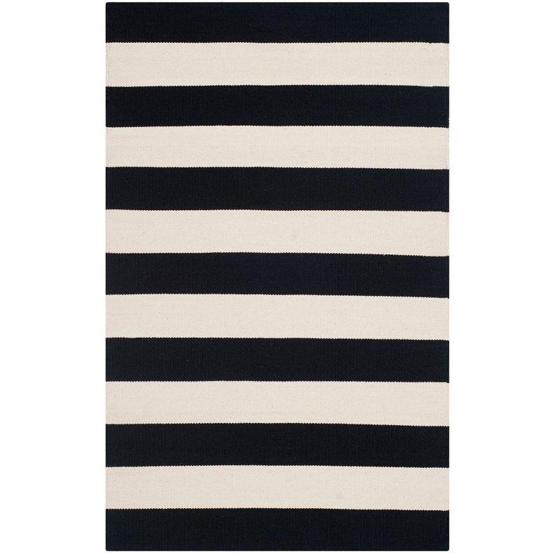 Montauk MTK712 Hand Woven Indoor Accent Rug - Black/Ivory - 2'6"x4' - Safavieh.