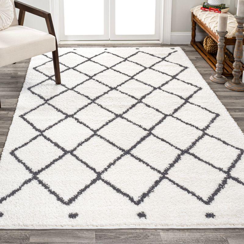 8'x10' Cami Moroccan Style Diamond Shag Area Rug, White - JONATHAN Y