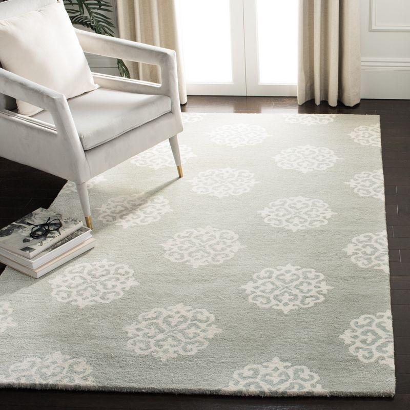 Grey and Ivory Hand-Tufted Wool Area Rug, 5' x 8'