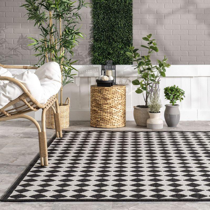 Regal Checkered Black and White Synthetic 5' x 8' Area Rug