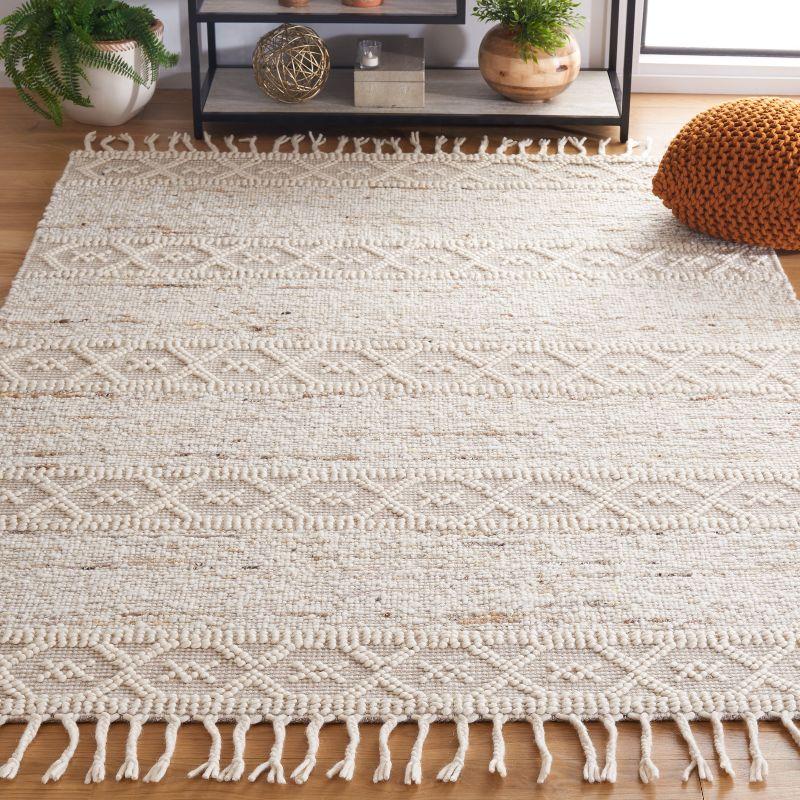 Ivory and Beige Handwoven Wool Area Rug, 4' x 6'