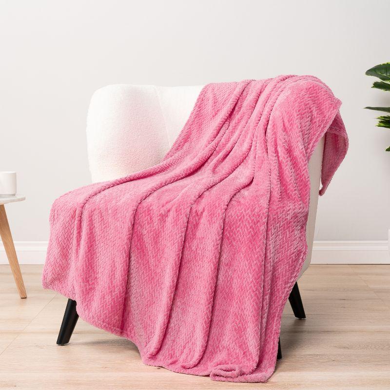 PAVILIA Lightweight Fleece Throw Blanket for Couch, Soft Warm Flannel Blankets for Bed