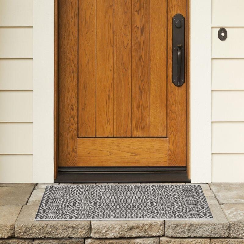 Courtyard CY8235 Power Loomed Indoor and Outdoor Accent Rug - Grey/Black - 2'x3'7" - Safavieh