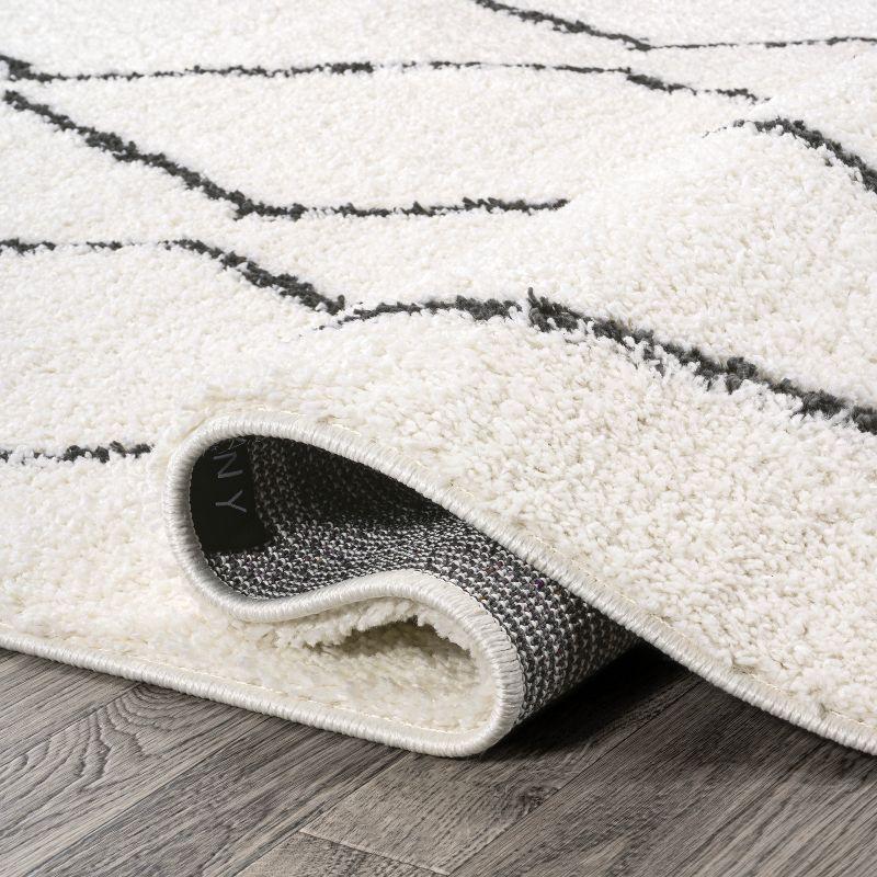 Catala Moroccan Diamond Shag 3'x5' Black and White Area Rug