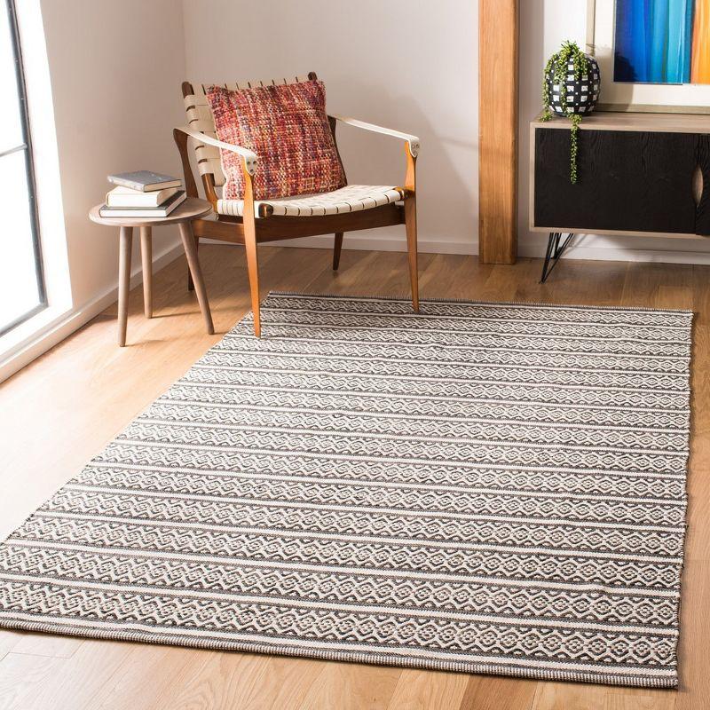 Montauk MTK341 Hand Woven Indoor Area Rug - Ivory/Black - 5'x8' - Safavieh.