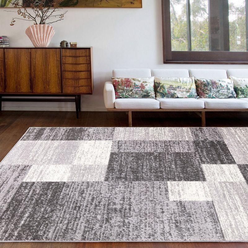 Reversible Geometric Gray Synthetic 5' x 7' Easy-Care Rug