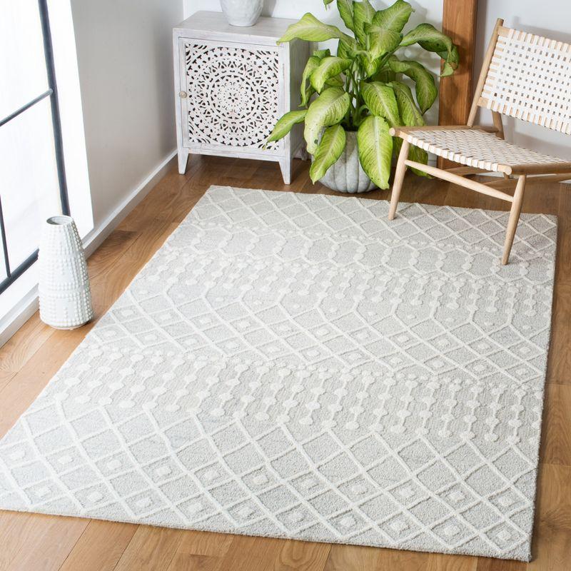 Ivory and Silver Handmade Tufted Wool 6' x 9' Rug