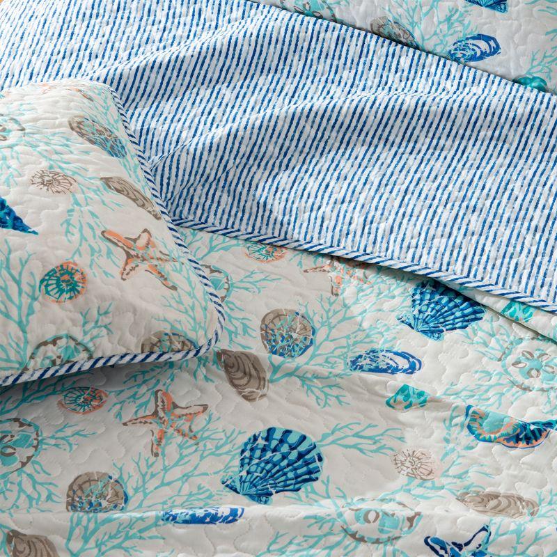 Great Bay Home Coastal Beach Reversible Quilt Set With Shams