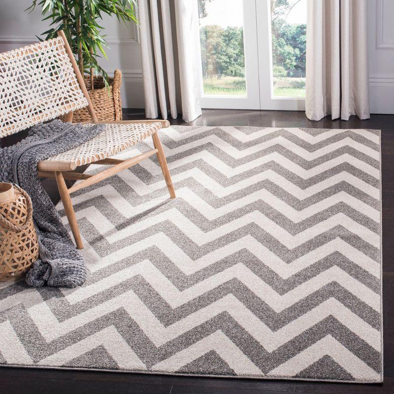 Reversible Chevron Dark Grey/Beige Hand-Knotted 3' x 5' Area Rug